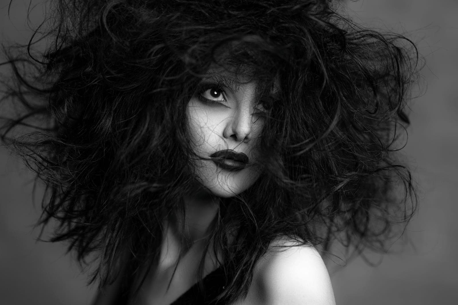 Frizzy hair texture in humid conditions
